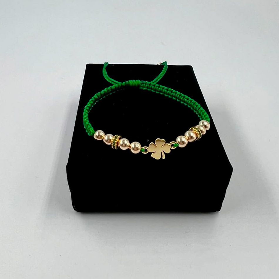 🍀✨ Suerte y estilo en un solo accesorio: nuestra pulsera Clover ✨🍀